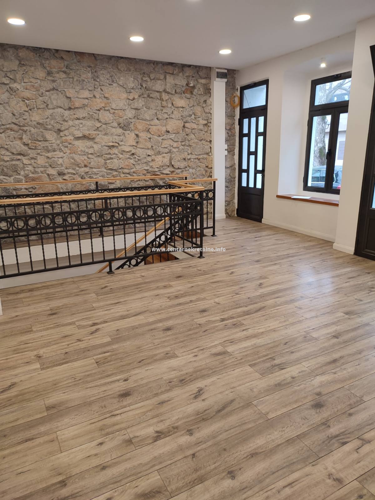 Izdavanje, poslovni prostor 103m2, Centar, Podgorica
